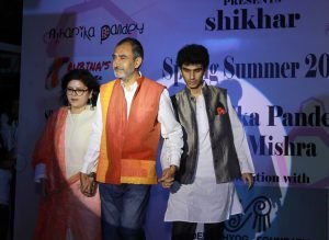 ROMA & DEEPAK VERMA WAKING WITH SHIKHAR VERMA IN NIKET MISHRA'S OUTFITS (1)